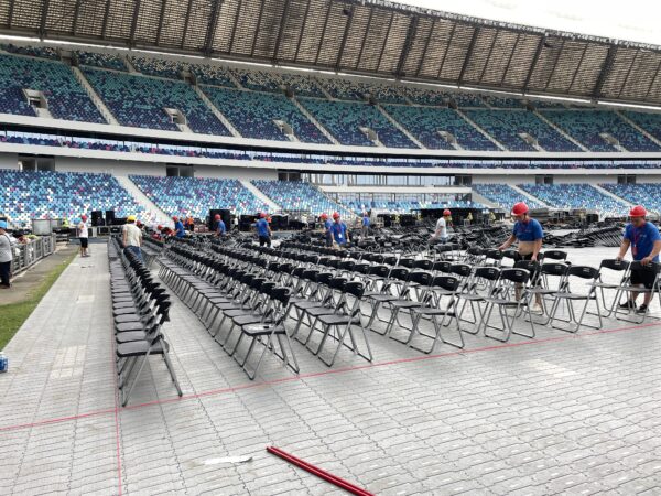 Nuestro piso enrollable de protección para césped T-02 se utilizó en un concierto en uno estadios de Tokio, Japón, en 2023