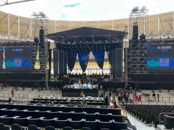 Nuestro pisos modulares trafico pesado T-04 se utilizó en un concierto en el estadio de Peru en 2023.